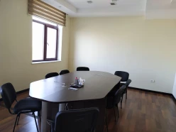 İcarə ofis 11 otaqlı 420 m², 28 May m.-8