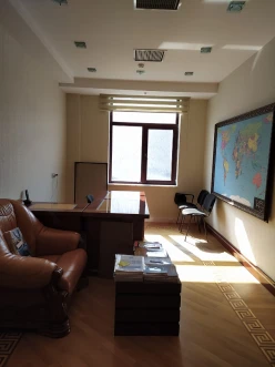 İcarə ofis 11 otaqlı 420 m², 28 May m.-21