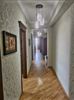 Satılır yeni tikili 4 otaqlı 145 m², İnşaatçılar m.-6