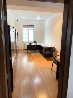 İcarə ofis 18 otaqlı 520 m², Memar Əcəmi m.-17