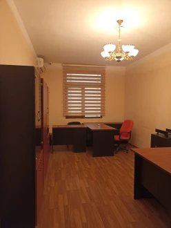 İcarə ofis 18 otaqlı 520 m², Memar Əcəmi m.-11