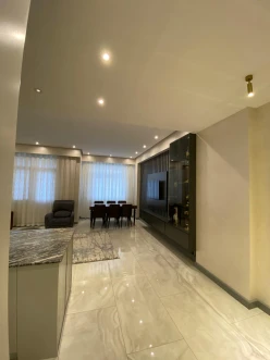 Satılır yeni tikili 3 otaqlı 107 m², İnşaatçılar m.-4