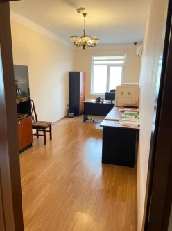 İcarə ofis 18 otaqlı 520 m², Memar Əcəmi m.-14