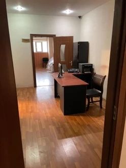 İcarə ofis 18 otaqlı 520 m², Memar Əcəmi m.-16