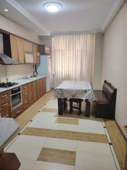 İcarə yeni tikili 3 otaqlı 132 m²,  Gənclik m.-5