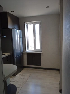 Satılır köhnə tikili 4 otaqlı 100 m²,  Zığ-4