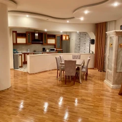 Satılır yeni tikili 3 otaqlı 168 m²,  28 May m.-9