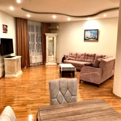 Satılır yeni tikili 3 otaqlı 168 m²,  28 May m.-2