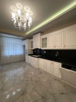 Satılır yeni tikili 4 otaqlı 169 m², 28 May m.-16