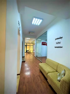 Satılır ofis 4 otaqlı 130 m², Nərimanov r.-7