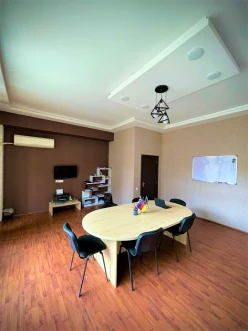 Satılır ofis 4 otaqlı 130 m², Nərimanov r.-8