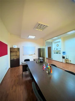 Satılır ofis 4 otaqlı 130 m², Nərimanov r.-6