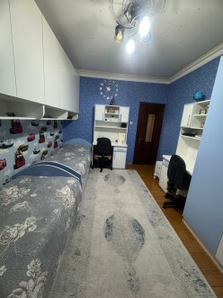 Satılır köhnə tikili 4 otaqlı 110 m²,  Yeni Günəşli-9