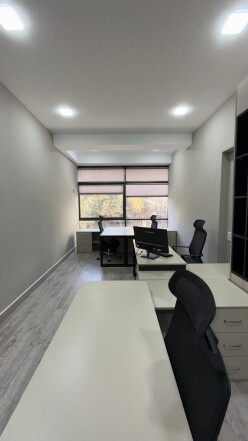İcarə ofis 3 otaqlı 115 m²,  Gənclik m.-4