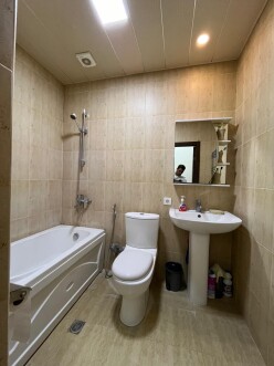 Satılır yeni tikili 2 otaqlı 60 m²,  İnşaatçılar m.-6