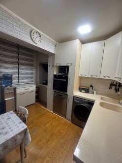 Satılır köhnə tikili 4 otaqlı 110 m²,  Yeni Günəşli-4