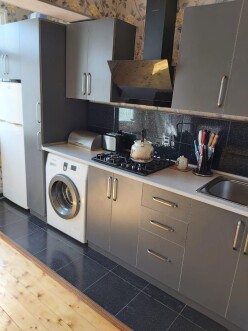 Satılır köhnə tikili 4 otaqlı 100 m²,  Yeni Günəşli-5