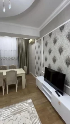 {"az": "Satılır yeni tikili 2 otaqlı 63 m², İnşaatçılar m.", "en": "Sale new building 2 rooms 63 m²,  Insaatchilar m.", "ru": "Продан Новое здание 2 Комнаты 63 m²,  Иншаатчылар м."}-18