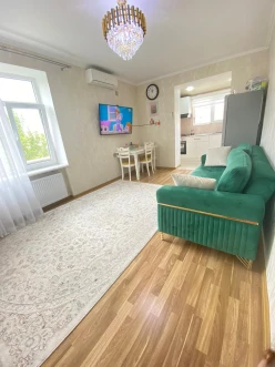 Satılır köhnə tikili 2 otaqlı 35 m², İnşaatçılar m.-5