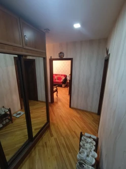 {"az": "Satılır köhnə tikili 2 otaqlı 60 m², İnşaatçılar m.", "en": "Sale old building 2 rooms 60 m²,  Insaatchilar m.", "ru": "Продан Старое здание 2 Комнаты 60 m²,  Иншаатчылар м."}-13