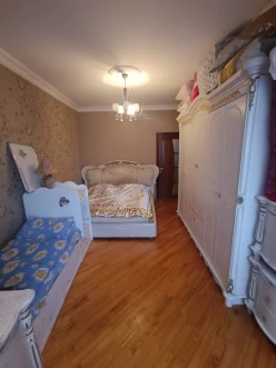 {"az": "Satılır köhnə tikili 2 otaqlı 60 m², İnşaatçılar m.", "en": "Sale old building 2 rooms 60 m²,  Insaatchilar m.", "ru": "Продан Старое здание 2 Комнаты 60 m²,  Иншаатчылар м."}-3