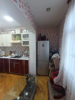 {"az": "Satılır köhnə tikili 2 otaqlı 60 m², İnşaatçılar m.", "en": "Sale old building 2 rooms 60 m²,  Insaatchilar m.", "ru": "Продан Старое здание 2 Комнаты 60 m²,  Иншаатчылар м."}-15