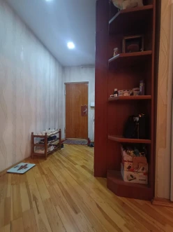 {"az": "Satılır köhnə tikili 2 otaqlı 60 m², İnşaatçılar m.", "en": "Sale old building 2 rooms 60 m²,  Insaatchilar m.", "ru": "Продан Старое здание 2 Комнаты 60 m²,  Иншаатчылар м."}-22