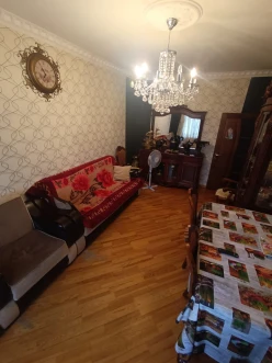 {"az": "Satılır köhnə tikili 2 otaqlı 60 m², İnşaatçılar m.", "en": "Sale old building 2 rooms 60 m²,  Insaatchilar m.", "ru": "Продан Старое здание 2 Комнаты 60 m²,  Иншаатчылар м."}-17