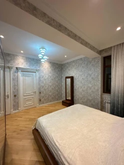 Satılır yeni tikili 4 otaqlı 141 m², İnşaatçılar m.-25