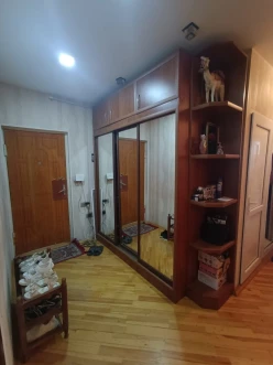 {"az": "Satılır köhnə tikili 2 otaqlı 60 m², İnşaatçılar m.", "en": "Sale old building 2 rooms 60 m²,  Insaatchilar m.", "ru": "Продан Старое здание 2 Комнаты 60 m²,  Иншаатчылар м."}-2