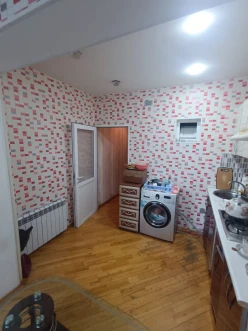 {"az": "Satılır köhnə tikili 2 otaqlı 60 m², İnşaatçılar m.", "en": "Sale old building 2 rooms 60 m²,  Insaatchilar m.", "ru": "Продан Старое здание 2 Комнаты 60 m²,  Иншаатчылар м."}-18