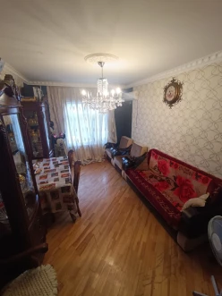 {"az": "Satılır köhnə tikili 2 otaqlı 60 m², İnşaatçılar m.", "en": "Sale old building 2 rooms 60 m²,  Insaatchilar m.", "ru": "Продан Старое здание 2 Комнаты 60 m²,  Иншаатчылар м."}-8