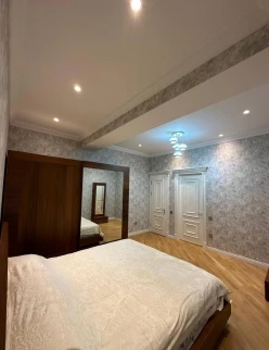 Satılır yeni tikili 4 otaqlı 141 m², İnşaatçılar m.-15