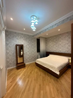 Satılır yeni tikili 4 otaqlı 141 m², İnşaatçılar m.-27