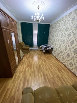 Satılır köhnə tikili 2 otaqlı 40 m², İnşaatçılar m.-18