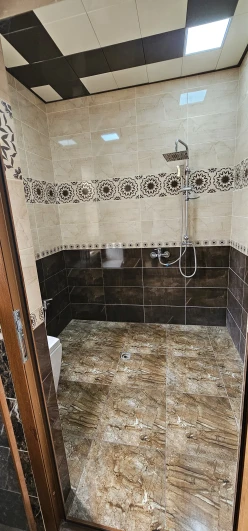 Satılır ev/villa 9 otaqlı 300 m², Binə q.-28