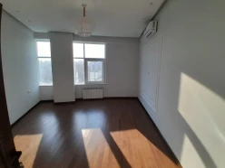 İcarə yeni tikili 4 otaqlı 220 m²,  28 May m.-6
