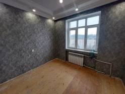 Satılır köhnə tikili 3 otaqlı 65 m²,  Qaraçuxur-4