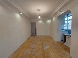 Satılır köhnə tikili 3 otaqlı 65 m²,  Qaraçuxur-8