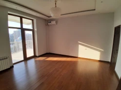 İcarə yeni tikili 4 otaqlı 220 m²,  28 May m.-9