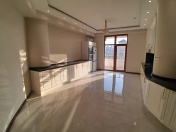 İcarə yeni tikili 4 otaqlı 220 m²,  28 May m.-12