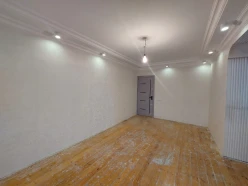 Satılır köhnə tikili 3 otaqlı 65 m²,  Qaraçuxur-7