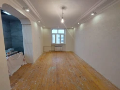 Satılır köhnə tikili 3 otaqlı 65 m²,  Qaraçuxur-9