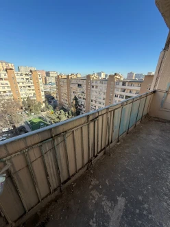 Satılır köhnə tikili 4 otaqlı 100 m²,  İnşaatçılar m.-5