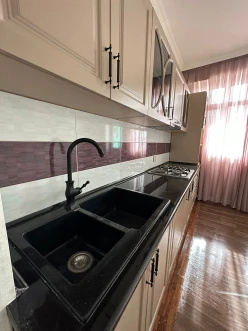 Satılır yeni tikili 3 otaqlı 95 m², İnşaatçılar m.-18