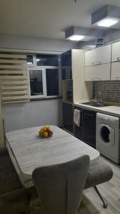 Satılır köhnə tikili 4 otaqlı 100 m²,  Yeni Günəşli-4