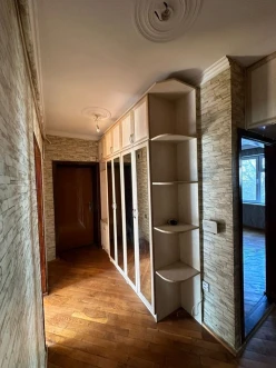 Satılır köhnə tikili 4 otaqlı 80 m², Azadlıq prospekti m.-9