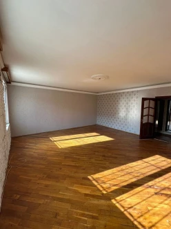 Satılır köhnə tikili 4 otaqlı 80 m², Azadlıq prospekti m.-5