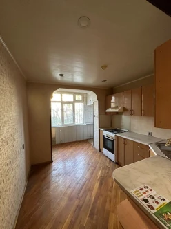 Satılır köhnə tikili 4 otaqlı 80 m², Azadlıq prospekti m.-6