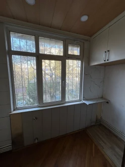 Satılır köhnə tikili 4 otaqlı 80 m², Azadlıq prospekti m.-8